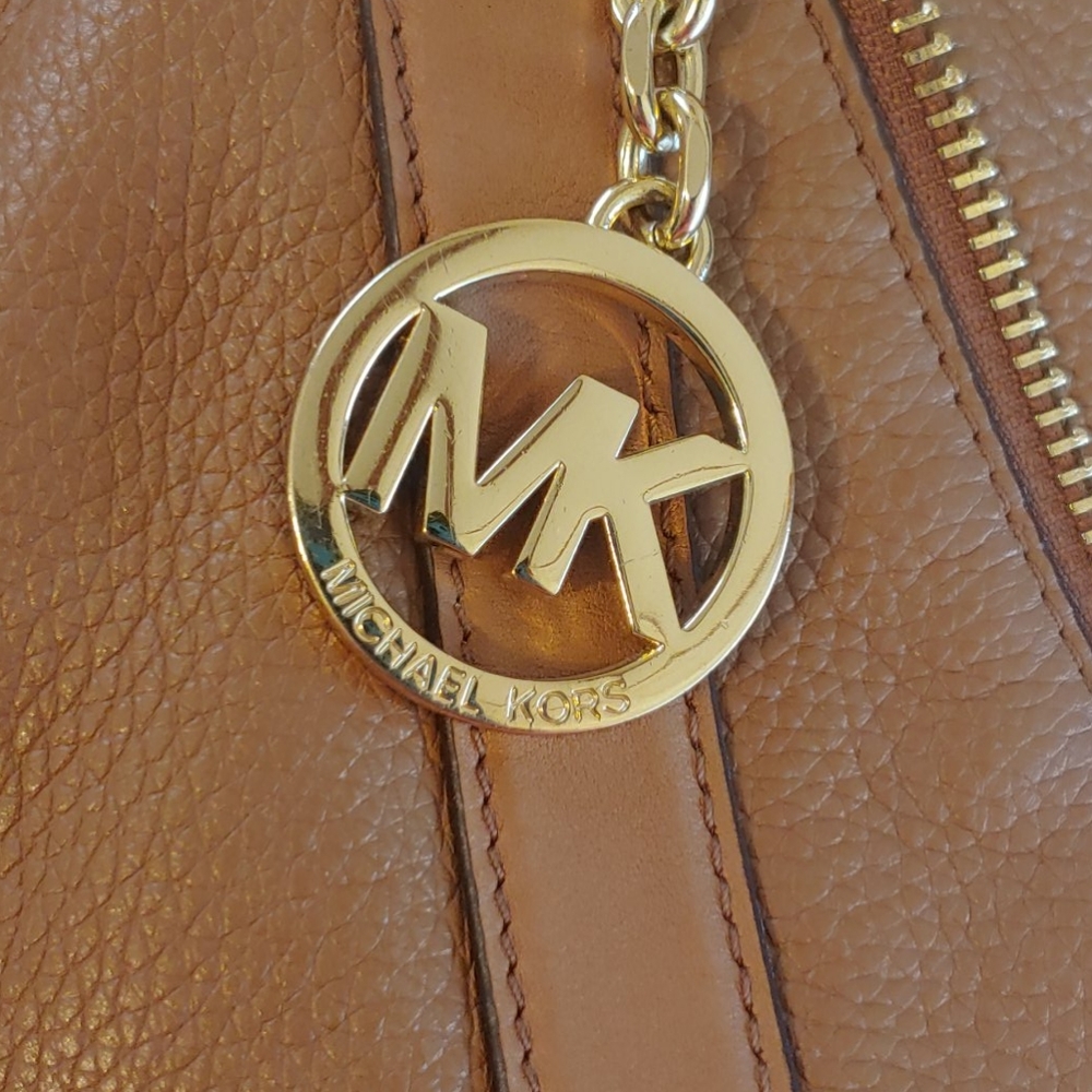 Large authentic Michael Kors purse! - Picture 4 of 12
